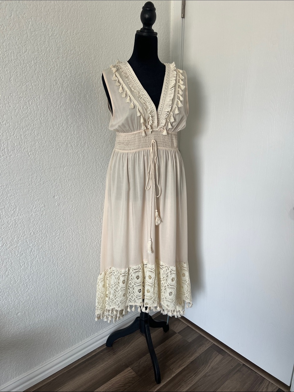 NWT Cupshe Cream Tassel V-Neck Midi Dress with Crochet Hem